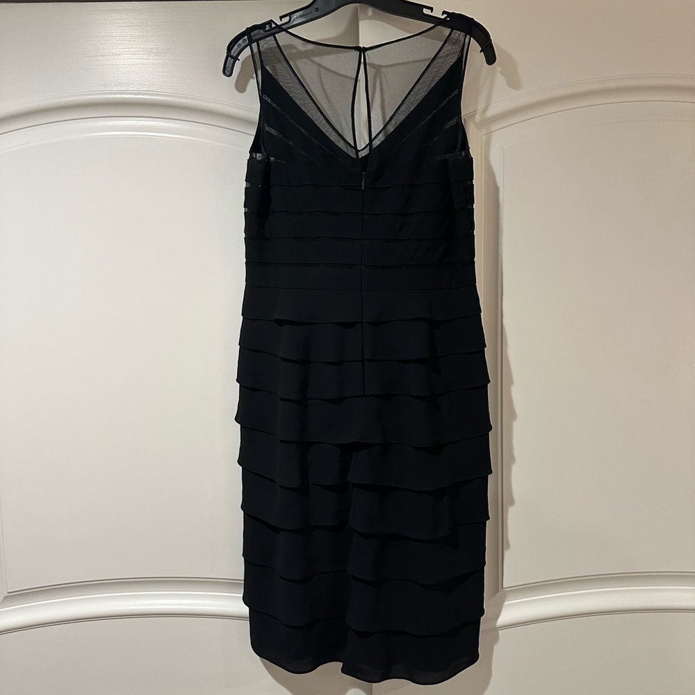 Adrianna Papell Black Tiered V-Neck Sleeveless Midi Dress